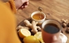 Jak parzyć herbatę z imbirem? Przepisy na pastę imbirową i korzeń gotowany z herbatą